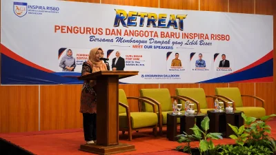 Assoc. Prof. Dr. SB Cantika Wahono menyampaikan sambutan saat membuka Retreat INSPIRA RISBO 2026 di Bojonegoro.