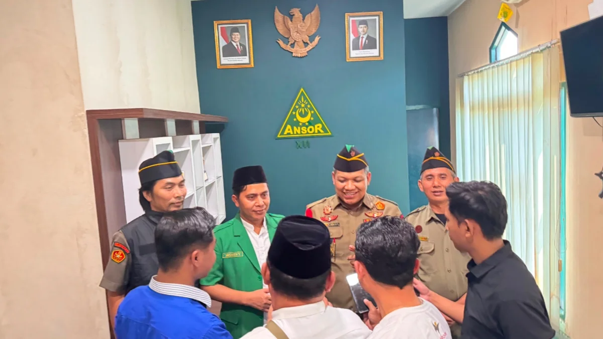 Pengurus PW GP Ansor dan Satkorwil Banser Jawa Timur memberikan keterangan kepada awak media terkait kesiapan pengamanan Muktamar ke-35 Nahdlatul Ulama.