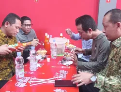 Gus Halim Nikmati Mie Ayam Legendaris di Bojonegoro, Soroti Pentingnya Konsistensi UMKM