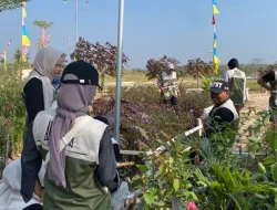 Peduli Wisata Lokal, KKM IKIP PGRI Bojonegoro Bersihkan Agroforestri Dangilo