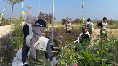 KKM IKIP PGRI Bojonegoro Bersihkan Agroforestry Dangilo