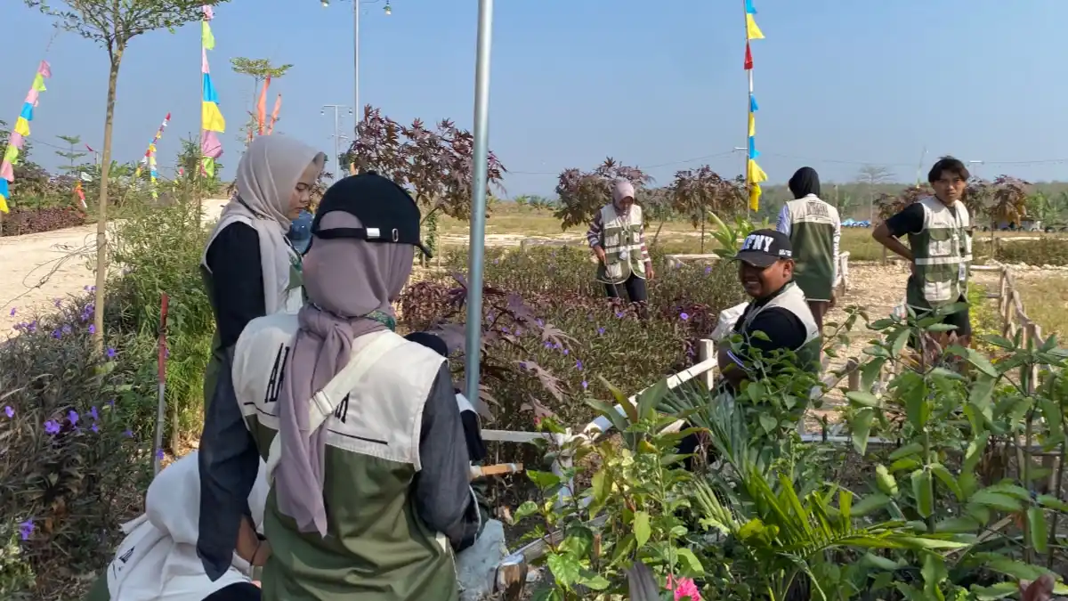 KKM IKIP PGRI Bojonegoro Bersihkan Agroforestry Dangilo