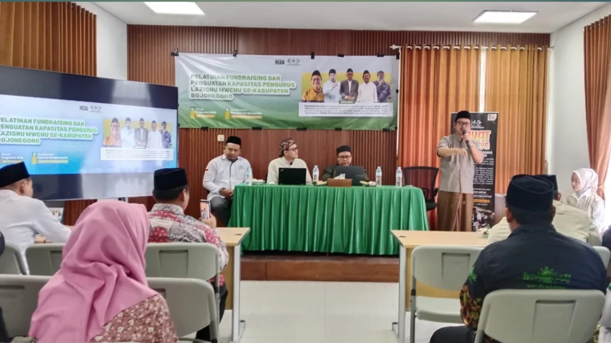 dr. Kholid Ubed menyampaikan sambutan dalam Pelatihan Fundraising LAZISNU Bojonegoro