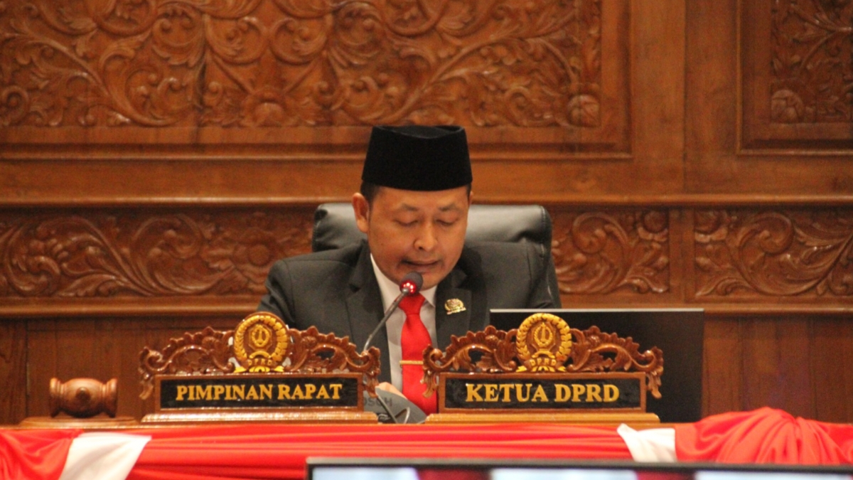 Abdulloh Umar memimpin Rapat Paripurna DPRD Bojonegoro