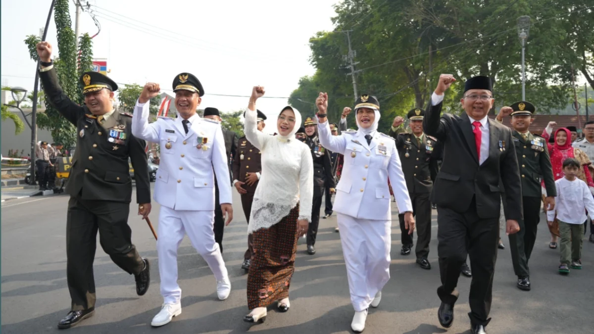 Bupati Bojonegoro Setyo Wahono bersama Wakil Bupati Bojonegoro Hj Nurul Azizah dan Forkopimda dalam peringatan HUT ke-81 RI