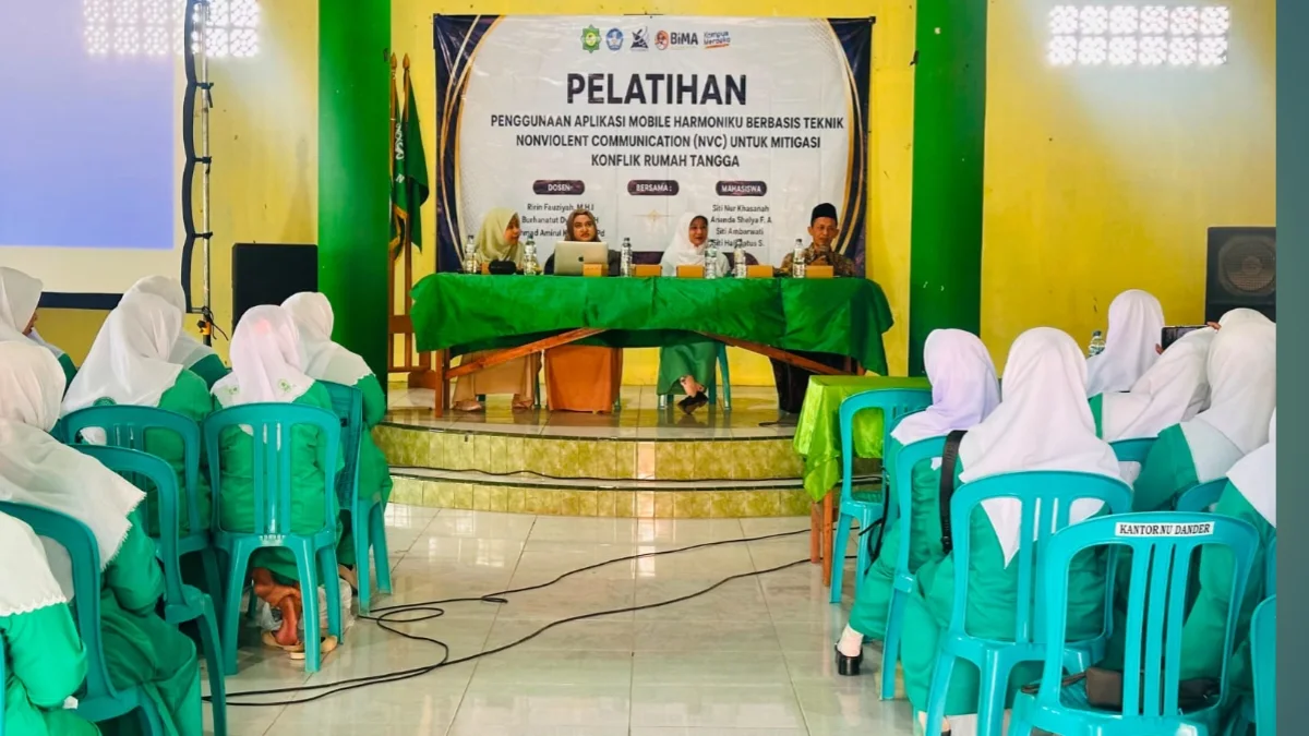Pelatihan aplikasi HarmoniKU oleh PAC Fatayat NU Dander dan UNUGIRI