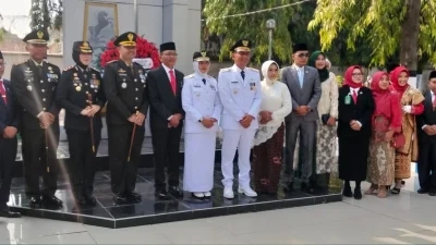 Bupati dan Wakil Bupati Bojonegoro ziarah di TMP