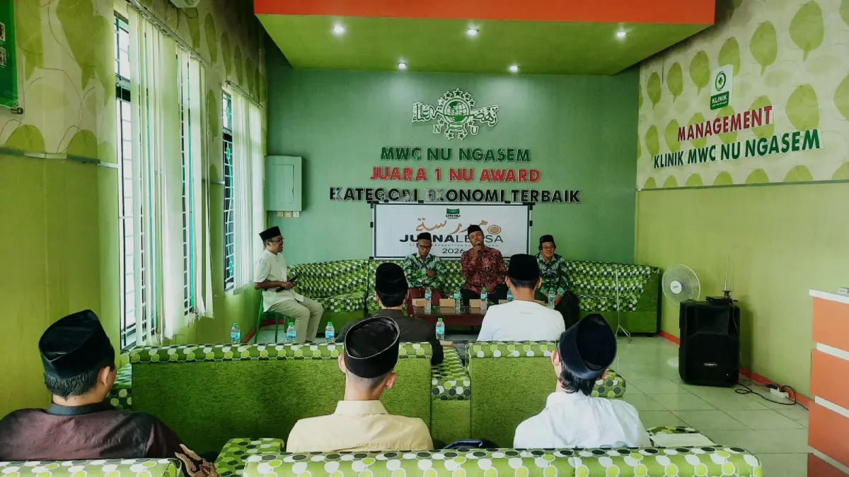 Abdul Qohhar, M.Si., perwakilan PCNU Bojonegoro, menyampaikan sambutan pada pembukaan Madrasah Jurnalensa LTNNU di Aula MWCNU Ngasem, Bojonegoro.