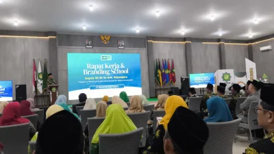 Peserta Rapat Kerja dan Branding School Kepala MI/SD LP Ma'arif NU Bojonegoro di Hall Hasyim Asy'ari Unugiri Bojonegoro.
