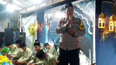 Bhabinkamtibmas sampaikan pesan kamtibmas dalam pengajian di Kendangsari