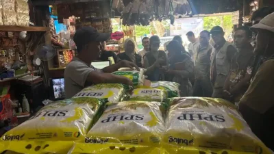 Stok beras Bulog Bojonegoro di Pasar Lamongan