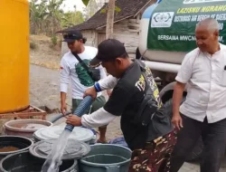 LAZISNU Ngraho Bersama Ansor-Banser Salurkan Air Bersih untuk Warga Terdampak Kemarau