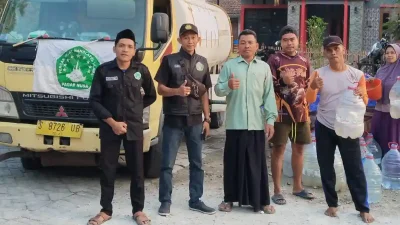 Peduli Kekeringan, PAC Pagar Nusa Kapas Salurkan Bantuan Air Bersih untuk Warga Kumpulrejo