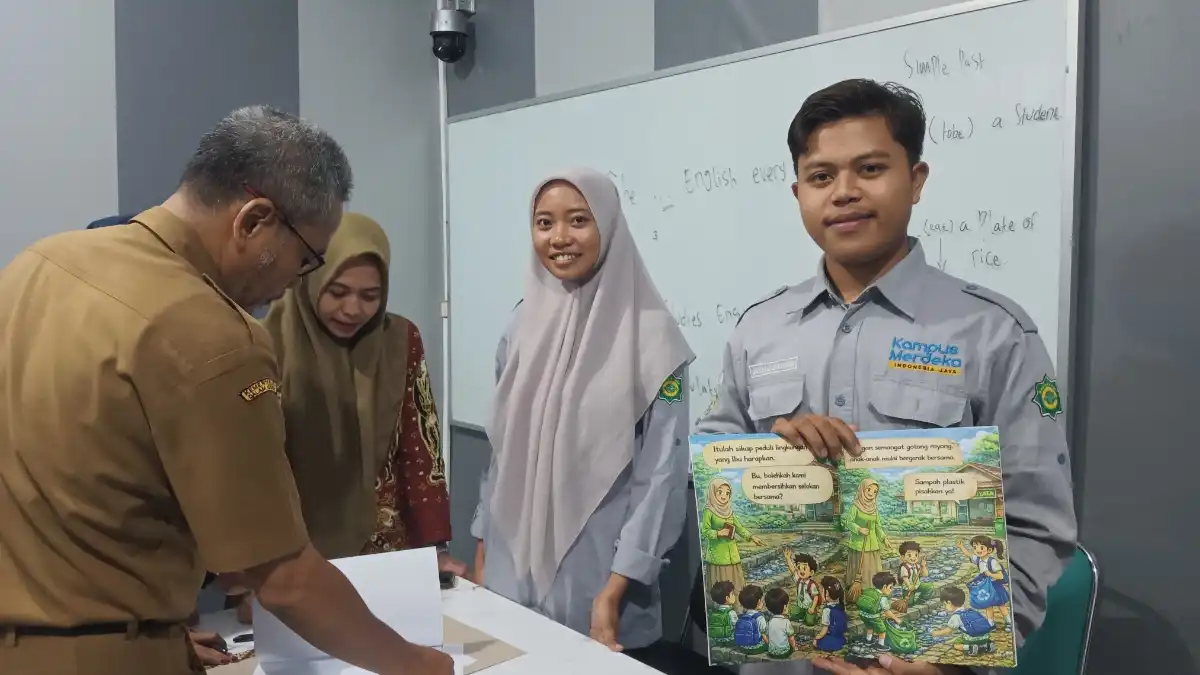 Presentasi Komik Langkah Hijau di Tanah Bojonegoro karya mahasiswa PGMI Unugiri