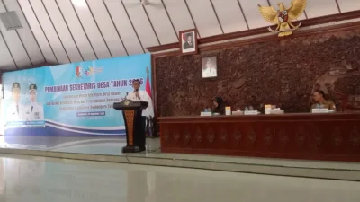 Bupati Setyo Wahono memberikan sambutan pembinaan Sekdes Bojonegoro