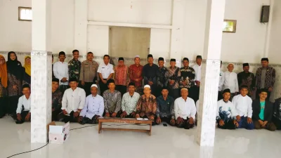 Pengurus MUI Kepohbaru bersama Forkopimcam dan tokoh agama saat silaturahim dan Maulid Nabi di Ponpes Mambaul Falah