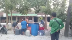 KSPPS BMT NU Kalitidu Salurkan Bantuan Air Bersih untuk Anggota Terdampak Kemarau