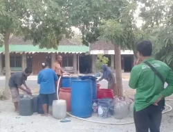 KSPPS BMT NU Kalitidu Salurkan Bantuan Air Bersih untuk Anggota Terdampak Kemarau