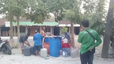 BMT NU Kalitidu salurkan bantuan air bersih saat kemarau