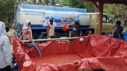 Dinsos Bojonegoro Galang Donasi Karyawan, Salurkan Bantuan Air Bersih ke Desa Terdampak Kekeringan