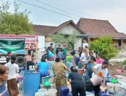 Pagar Nusa Tambakrejo Salurkan Ribuan Liter Air Bersih ke Warga Terdampak Kekeringan