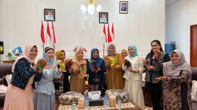 Melly Utarini bersama Cantika Wahono dan Usaha Bersama