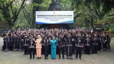 Batik Obor Sewu menjadi bagian dari PDH ASN Bojonegoro sekaligus memperkenalkan identitas budaya masyarakat Samin.