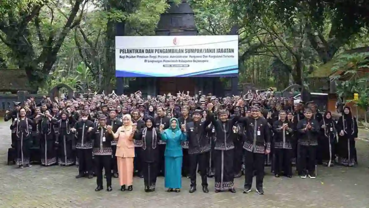 Batik Obor Sewu menjadi bagian dari PDH ASN Bojonegoro sekaligus memperkenalkan identitas budaya masyarakat Samin.