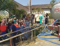 Gandeng Fatayat NU dan Nasyiatul Aisyiyah, TB Prima Sejahtera Salurkan 32 Ribu Liter Air Bersih untuk Warga Kekeringan