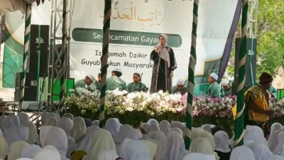 Ratusan jamaah Ratibul Haddad se-Kecamatan Gayam mengikuti dzikir dan sholawat di Katur