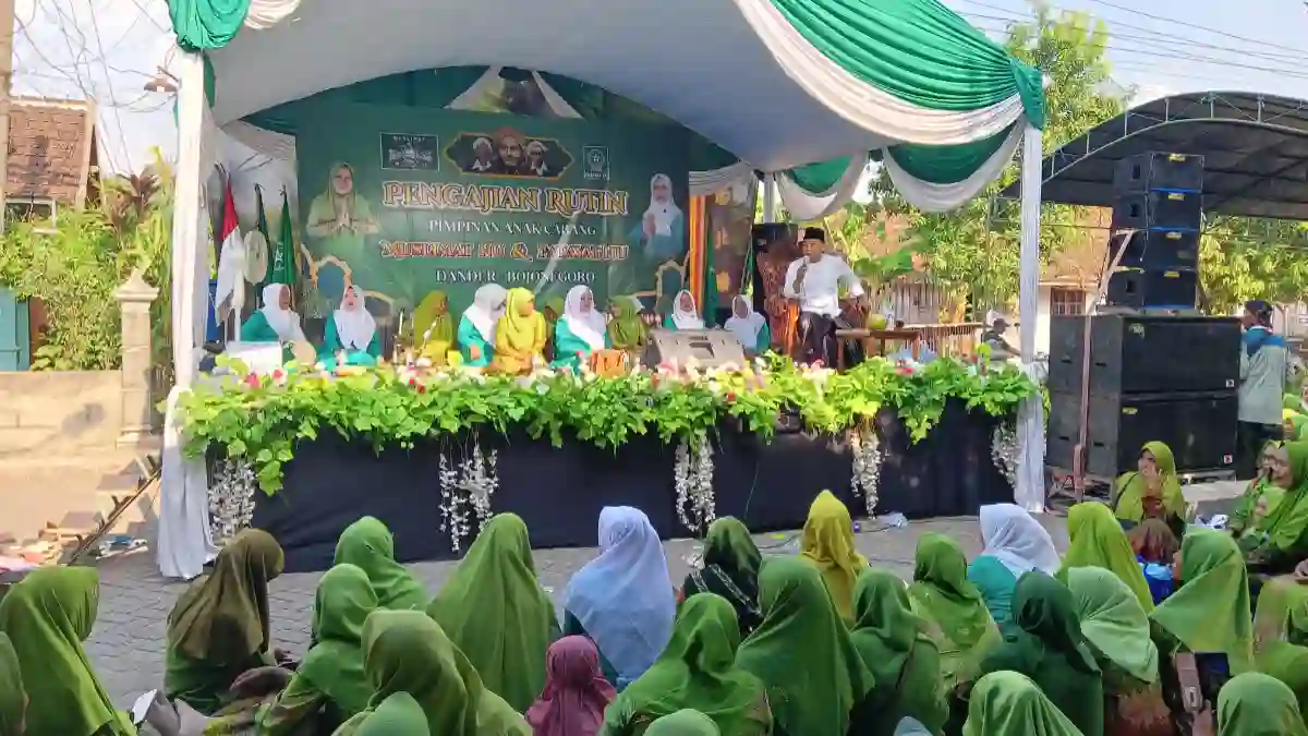 Pengajian rutin Muslimat-Fatayat NU Dander di Desa Growok