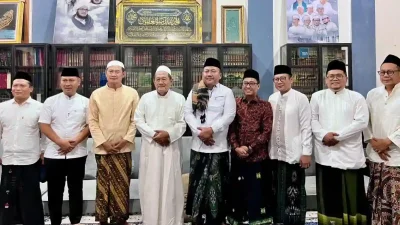 Rombongan DPD Golkar Jatim saat silaturahmi ke Ponpes Langitan