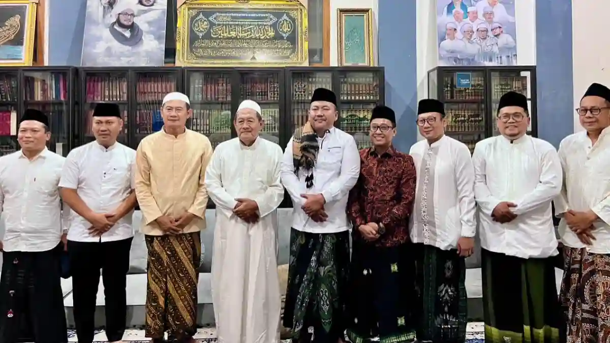 Rombongan DPD Golkar Jatim saat silaturahmi ke Ponpes Langitan
