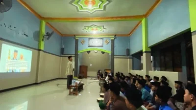 Patriot Integritas Muda Jatim menyampaikan pendidikan integritas antikorupsi kepada santri PP Nurul Islam Al-Muniri Bojonegoro.
