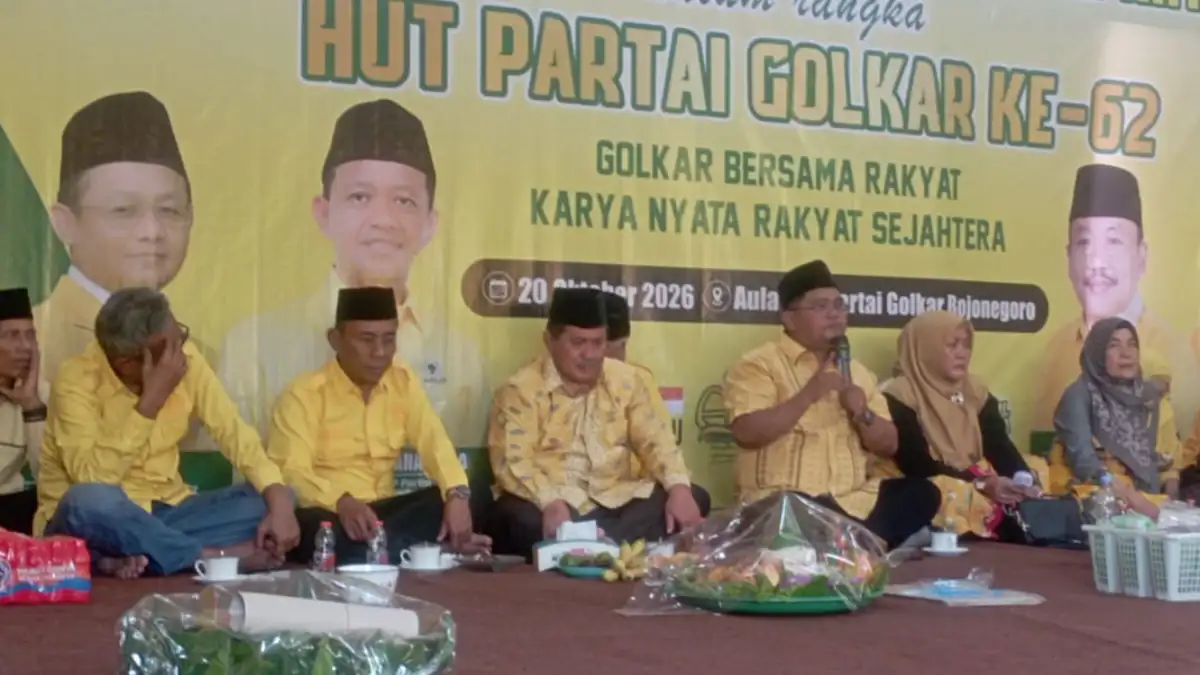 Pengurus DPD Partai Golkar Bojonegoro dalam peringatan HUT ke-62 di Aula DPD Golkar.