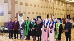 Wisuda STIKES Rajekwesi Bojonegoro di Hotel Dewarna dengan 192 lulusan