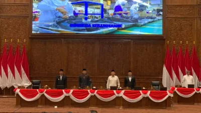 Pimpinan DPRD Bojonegoro dalam rapat paripurna menjelang Hari Santri Nasional 2026