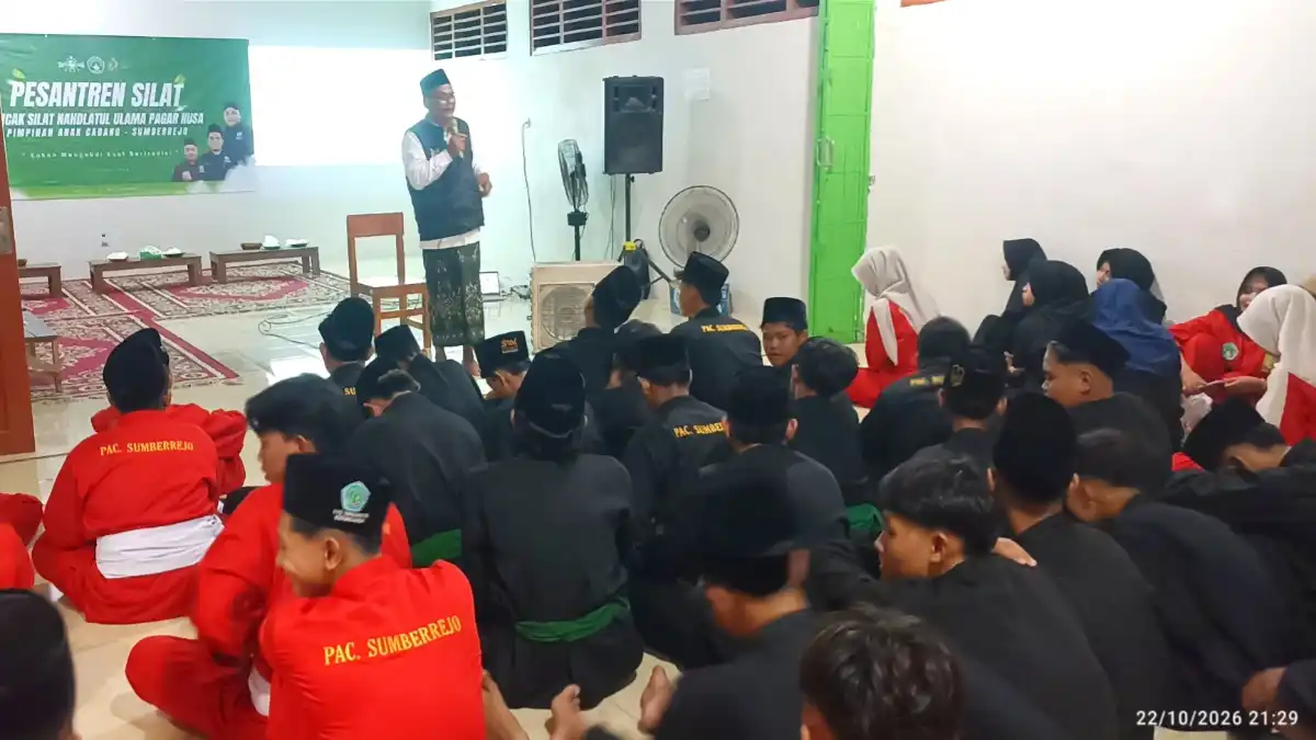 Peserta Pesantren Silat PAC Pagar Nusa Sumberrejo menyimak materi dalam rangka Hari Santri 2026.