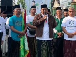 Jalan Sehat Bersarung MWCNU Kalitidu Meriah, Hadiahkan Voucher Umrah hingga Beasiswa