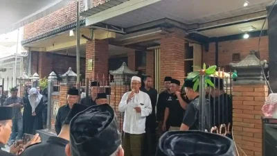 Suasana takziah di rumah Kang Mas Wahyu Subakdiono di Bojonegoro.