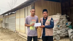 LAZISNU Bojonegoro menyalurkan bantuan pengobatan melalui program NU Care Sehat