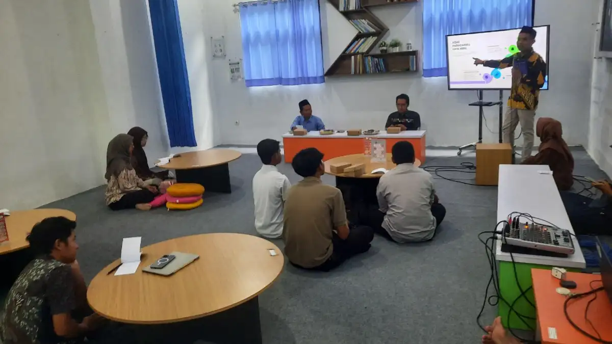 Bedah buku rangkaian HSN 2026 oleh PC LTNNU Bojonegoro dan Perpustakaan UNUGIRI.