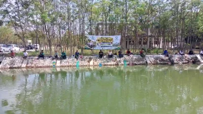 Mancing Bersarung PCNU Bojonegoro di kolam pancing Unugiri