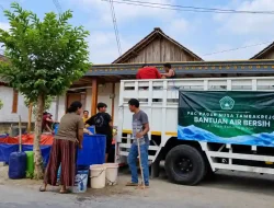 Pagar Nusa Tambakrejo Salurkan Bantuan Air Bersih ke Empat Desa Terdampak Kekeringan