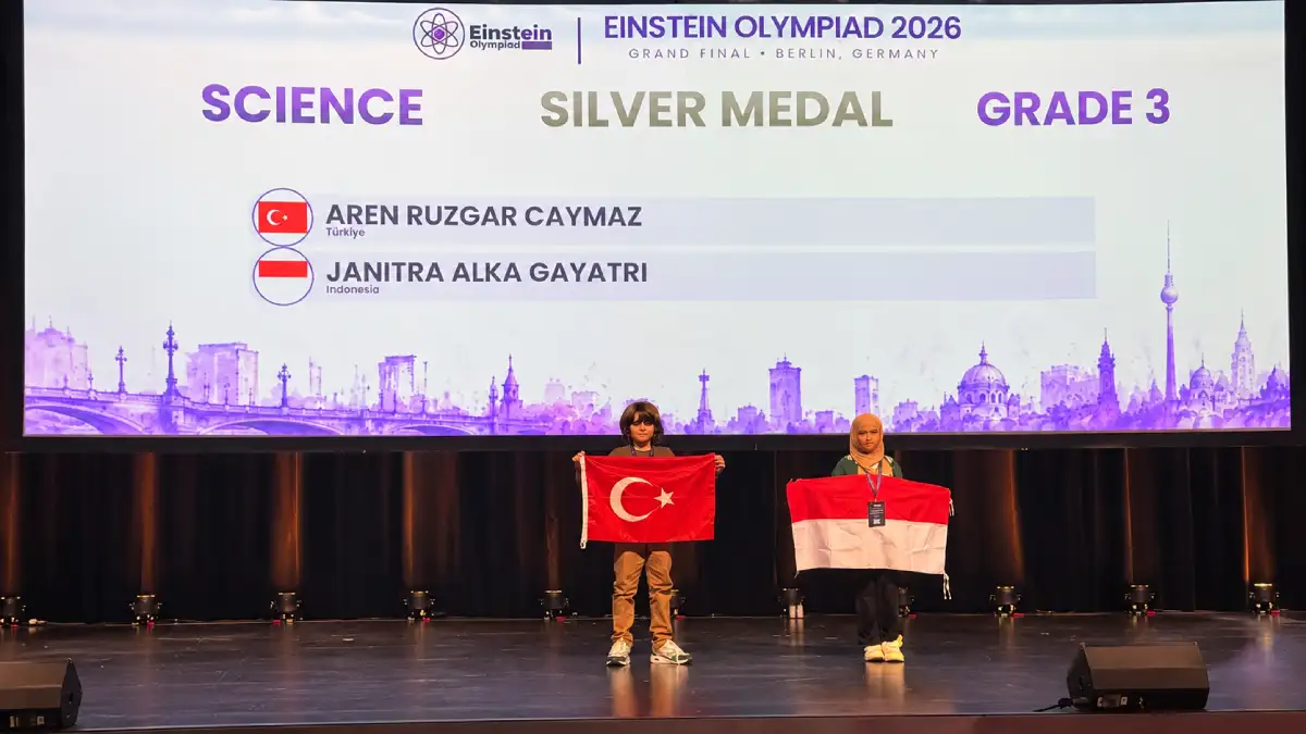 Janitra Alka Gayatri asal Bojonegoro meraih medali silver kategori Science di Einstein Olympiad 2026 Berlin
